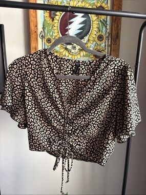 Leopard v neck crop top